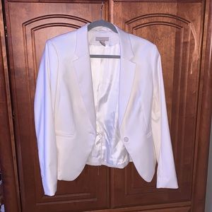 White suit (women)